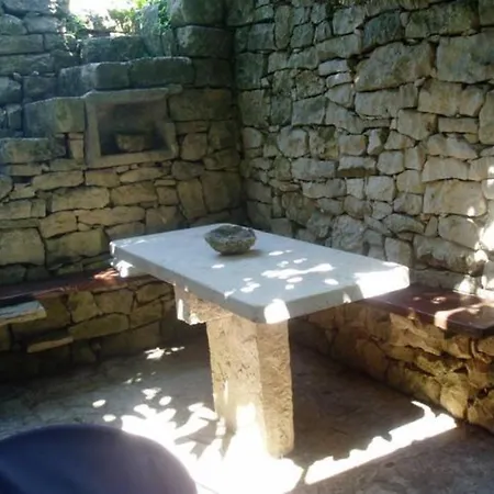 Nyaraló Island House *